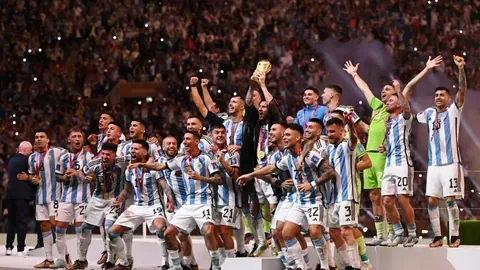 《悲情赛场：戴琳紧急捐款五千，诠释足球情怀超越言语》