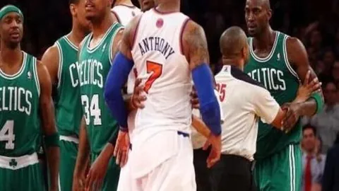 曼联19轮以3-0大胜伯恩茅斯，升班马惨遭屠杀！四连胜再创新高，红魔重振旗鼓！