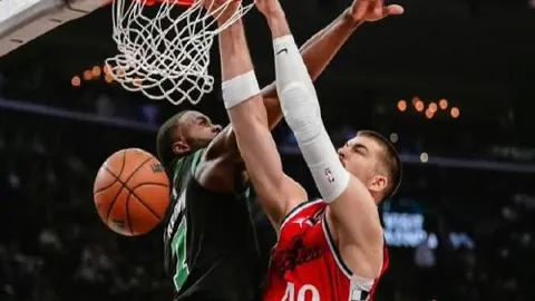 “阿森纳新星奈尔斯高速行驶不幸发生车祸，车辆侧翻”